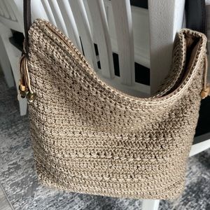 THE SAK Classic Crochet Zip Top Medium Shoulder Bag Zip Closure